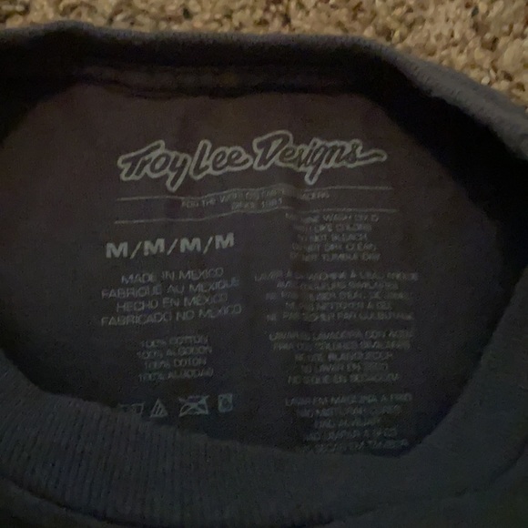 Like new condition dark gray men’s T-shirt - Picture 2 of 3